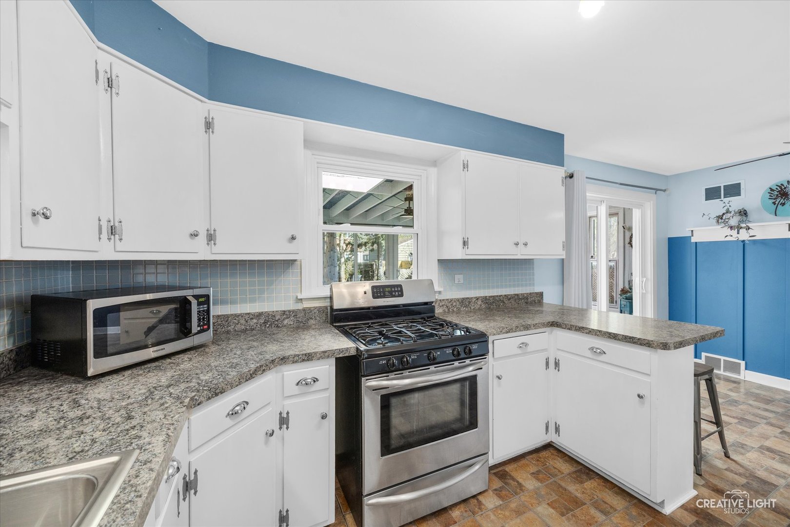124 South Rosedale Avenue Aurora, IL 60506 - Photo 7 of 28 Gallery Image 7