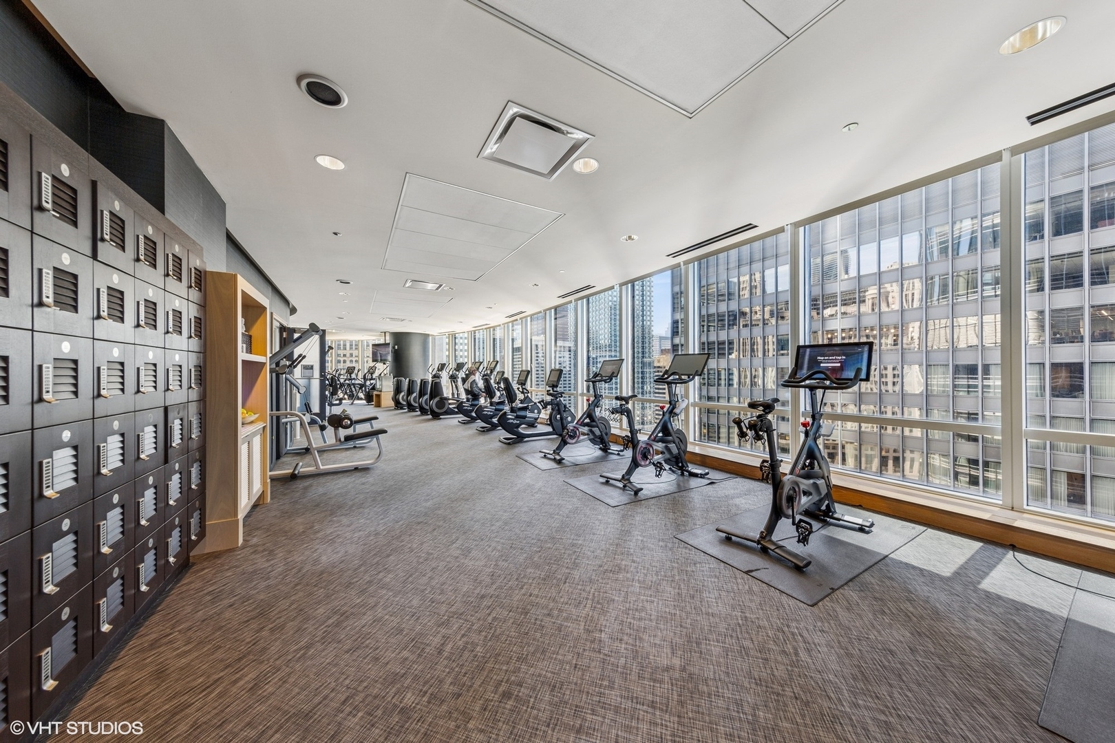 401 North Wabash Avenue, Unit 80B Chicago, IL 60611 - Photo 26 of 34 a view of a room with gym equipment