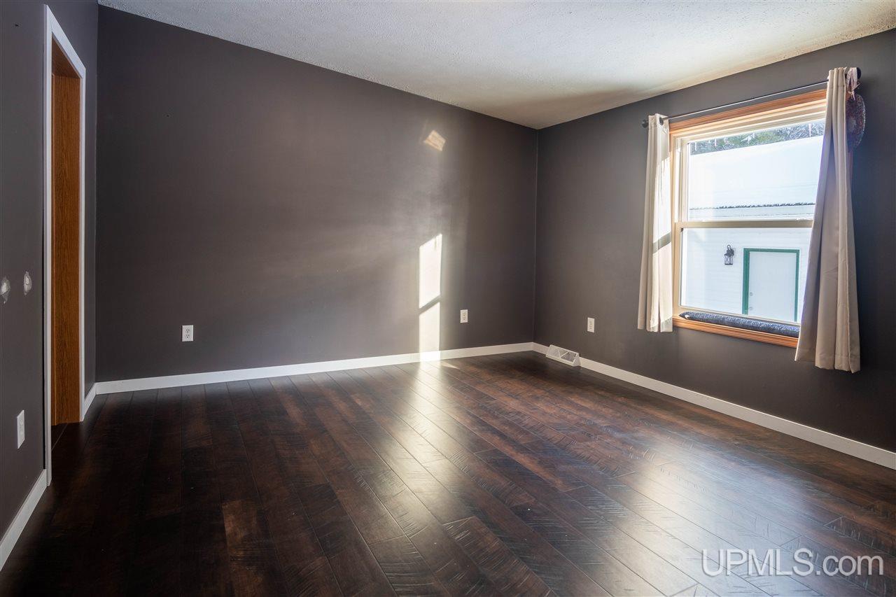 5590 25th Road Gladstone, MI 49837 - Photo 10 of 30 Gallery Image 10