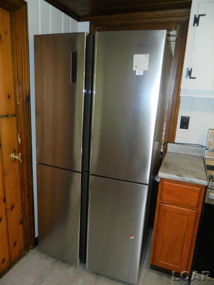 211 2nd Street Addison, MI 49220 - Photo 6 of 14 Newer Stainless Refrigera