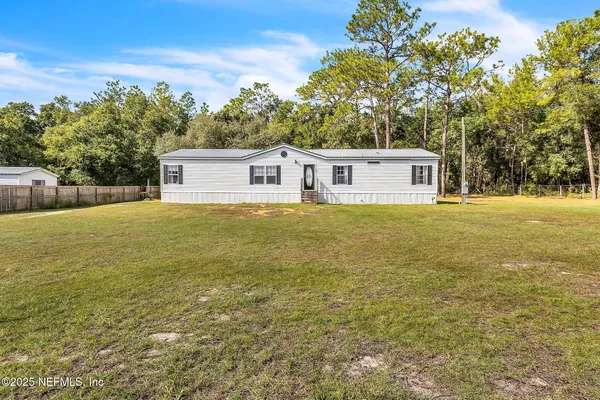 $229,000 | 141 Cherokee Drive, Interlachen, FL 32148