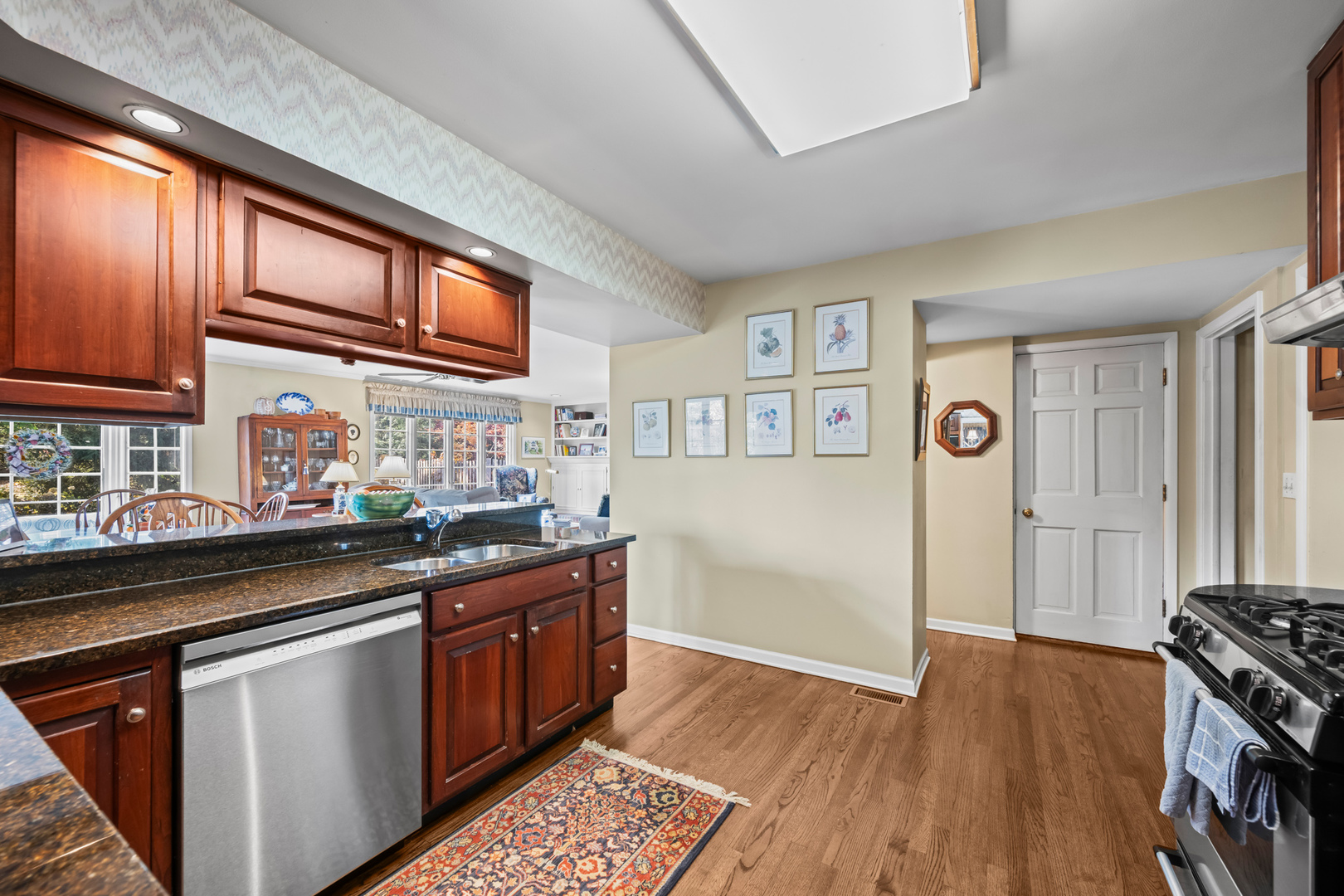 428 South Banbury Road Arlington Heights, IL 60005 - Photo 10 of 42