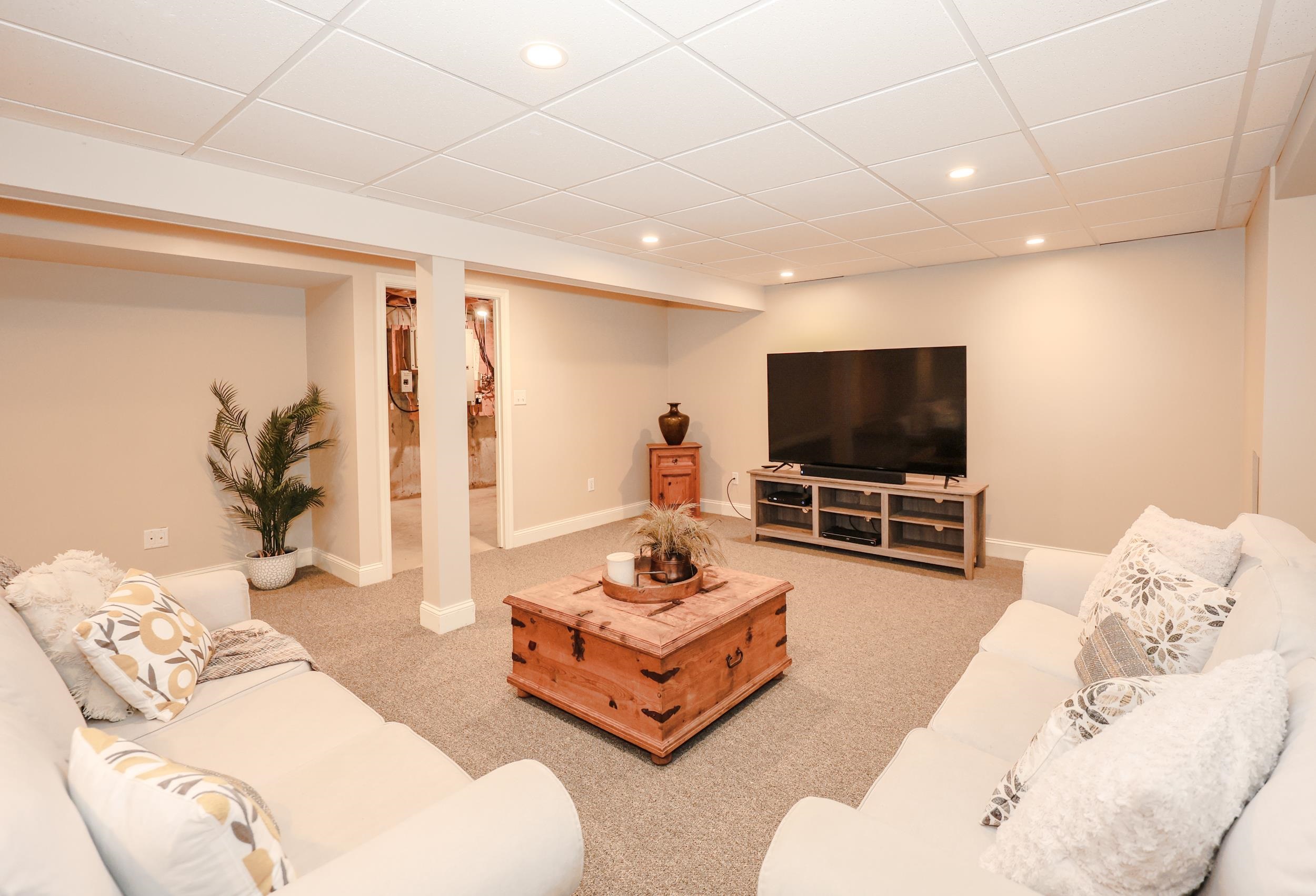 18 Nottingham Road Windham, NH 03087 - Photo 51 of 56