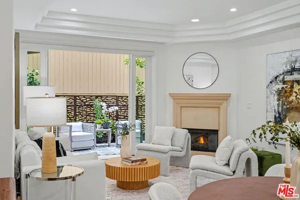 $1,029,000 | 12021 Guerin Street, Unit 102, Studio City, CA 91604