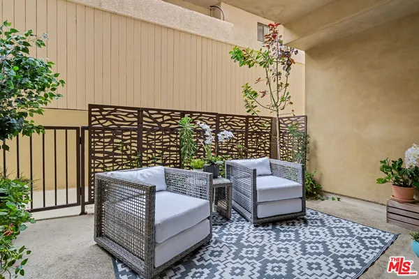 $1,029,000 | 12021 Guerin Street, Unit 102, Studio City, CA 91604