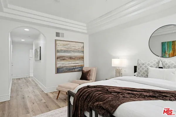 $1,029,000 | 12021 Guerin Street, Unit 102, Studio City, CA 91604