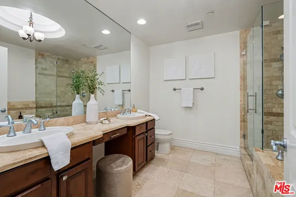 $1,029,000 | 12021 Guerin Street, Unit 102, Studio City, CA 91604