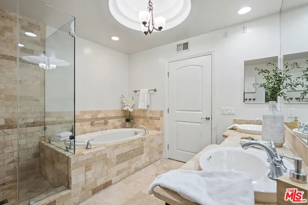 $1,029,000 | 12021 Guerin Street, Unit 102, Studio City, CA 91604