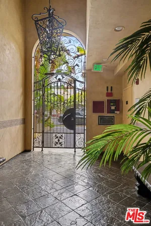 $1,029,000 | 12021 Guerin Street, Unit 102, Studio City, CA 91604