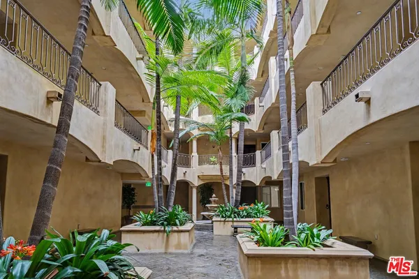 $1,029,000 | 12021 Guerin Street, Unit 102, Studio City, CA 91604