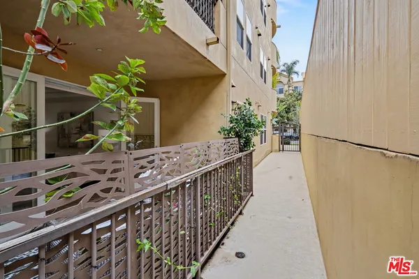 $1,029,000 | 12021 Guerin Street, Unit 102, Studio City, CA 91604