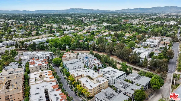 $1,029,000 | 12021 Guerin Street, Unit 102, Studio City, CA 91604