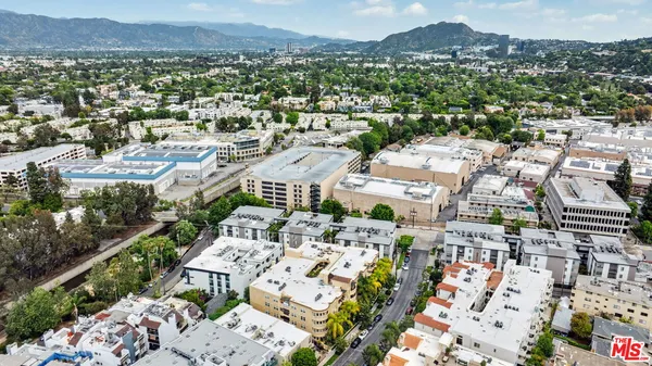 $1,029,000 | 12021 Guerin Street, Unit 102, Studio City, CA 91604