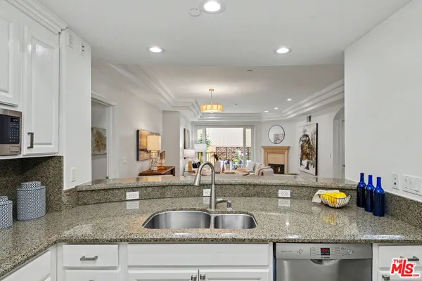 $1,029,000 | 12021 Guerin Street, Unit 102, Studio City, CA 91604