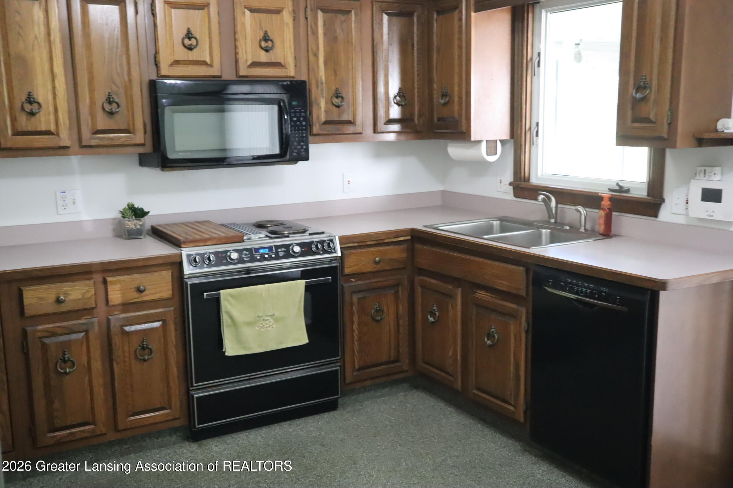 2308 Reed Street Lansing, MI 48911 - Photo 10 of 29 IMG_3305