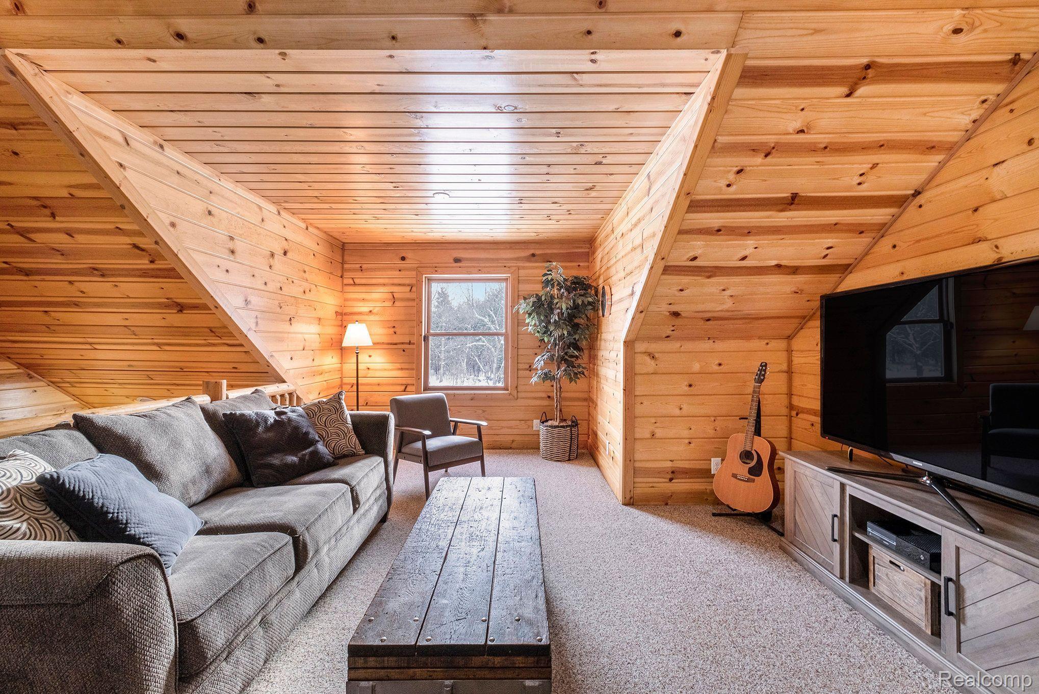 10480 Foley Road Fenton, MI 48430 - Photo 33 of 73 Cozy cove in upstairs.