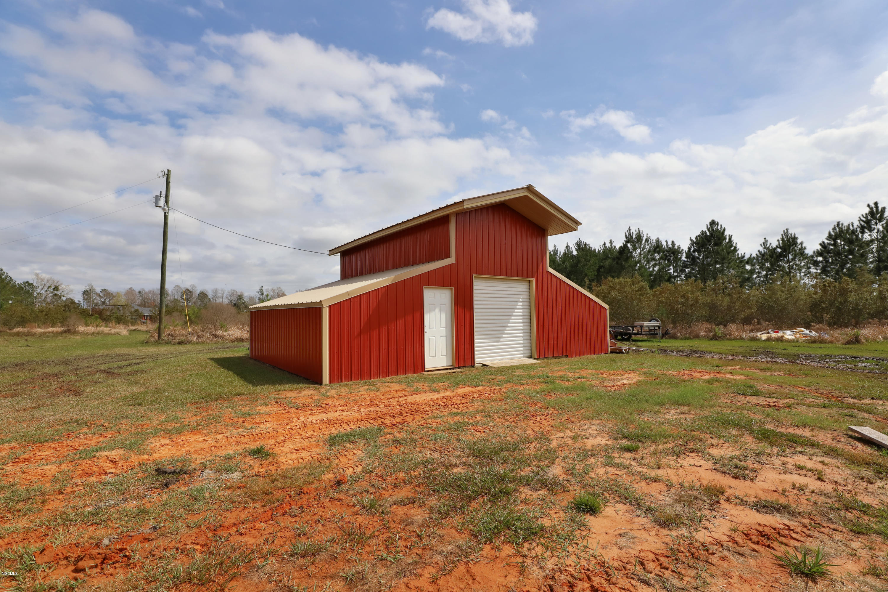 17920 Rayford Shumock Road Moss Point, MS 39562 - Photo 21 of 26 Barn