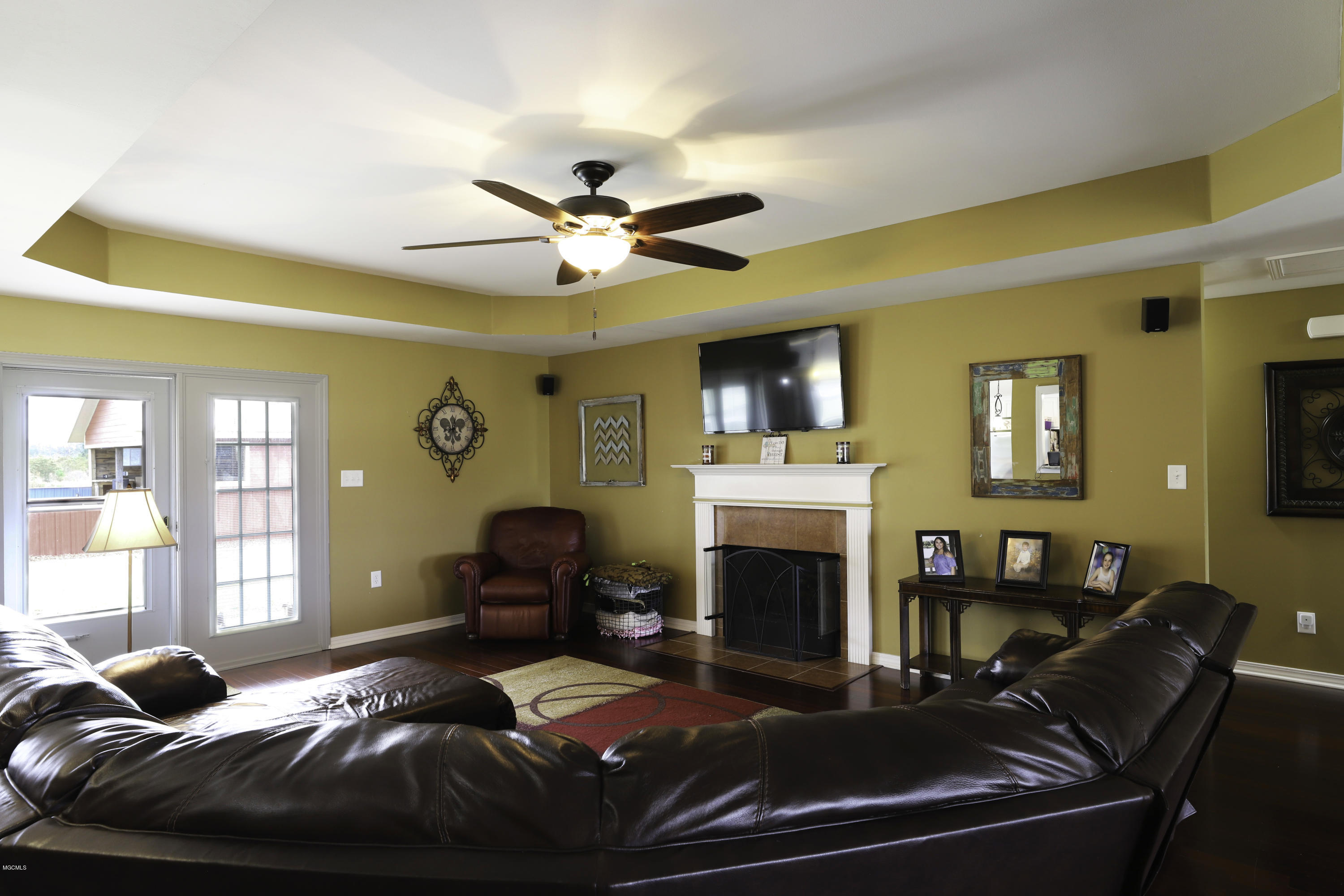 17920 Rayford Shumock Road Moss Point, MS 39562 - Photo 4 of 26 Living Room