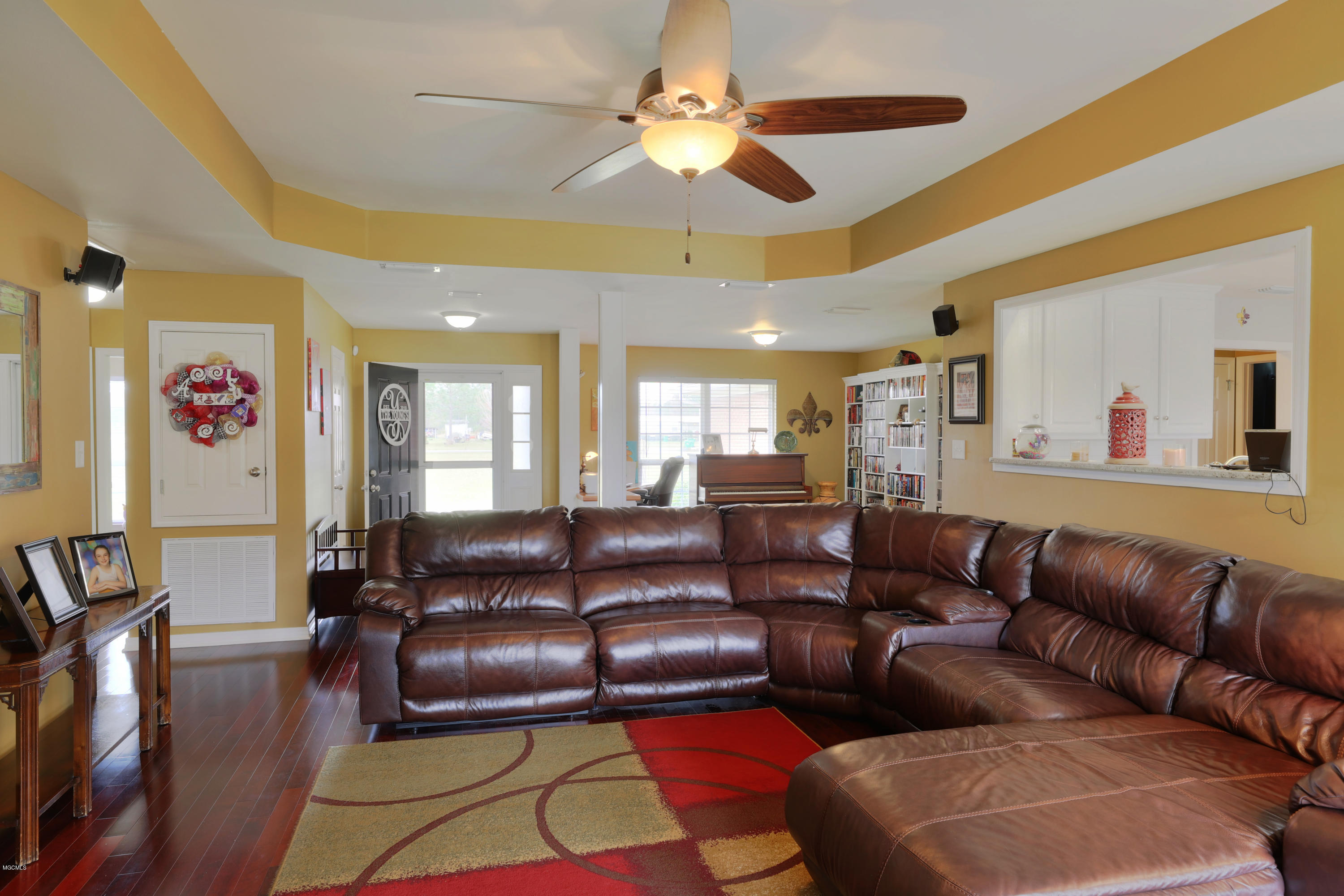 17920 Rayford Shumock Road Moss Point, MS 39562 - Photo 10 of 26 Living Room