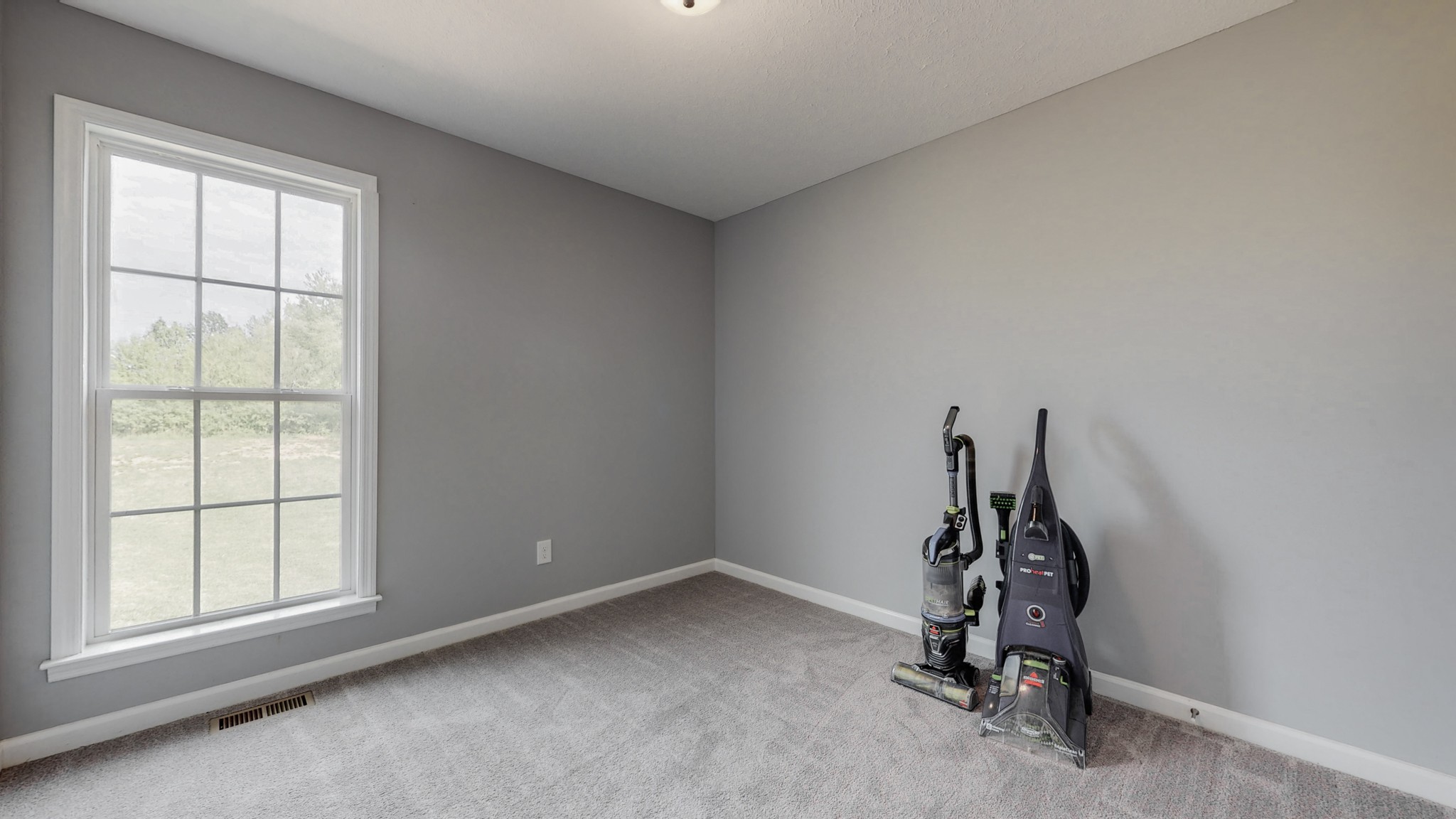 10 South Howard Fitch Road Fayetteville, TN 37334 - Photo 23 of 40 an empty room with windows