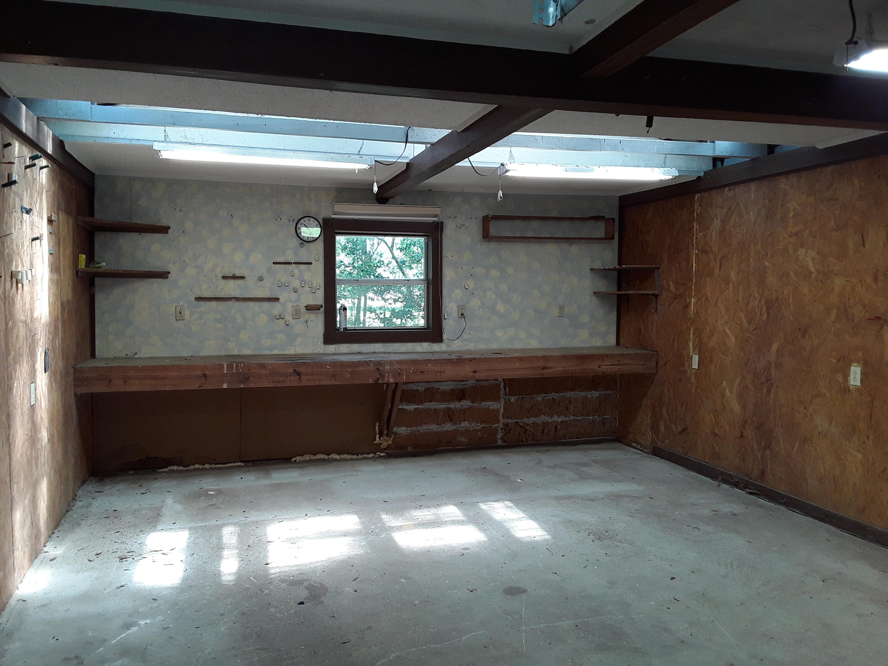 3074 King Lake Road DeFuniak Springs, FL 32433 - Photo 34 of 60 Garage Interior