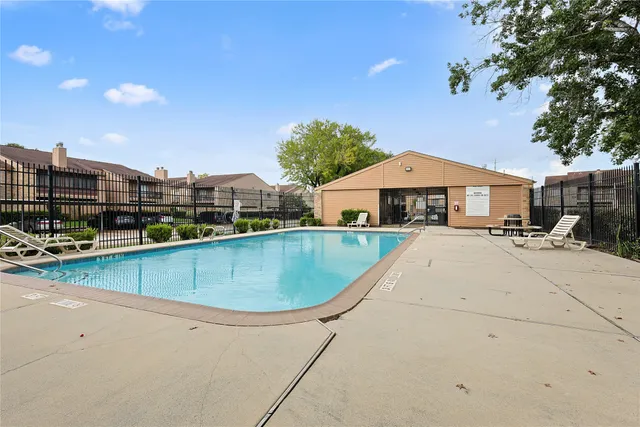 $99,000 | 10555 Turtlewood Court, Unit 2008, Houston, TX 77072
