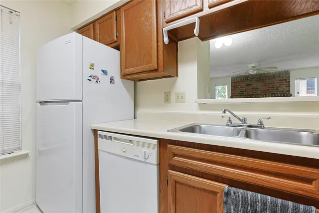 $99,000 | 10555 Turtlewood Court, Unit 2008, Houston, TX 77072