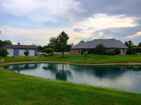 13407 Maple Road Birch Run, MI 48415 - Photo 6 of 62 20437933-5.JPG