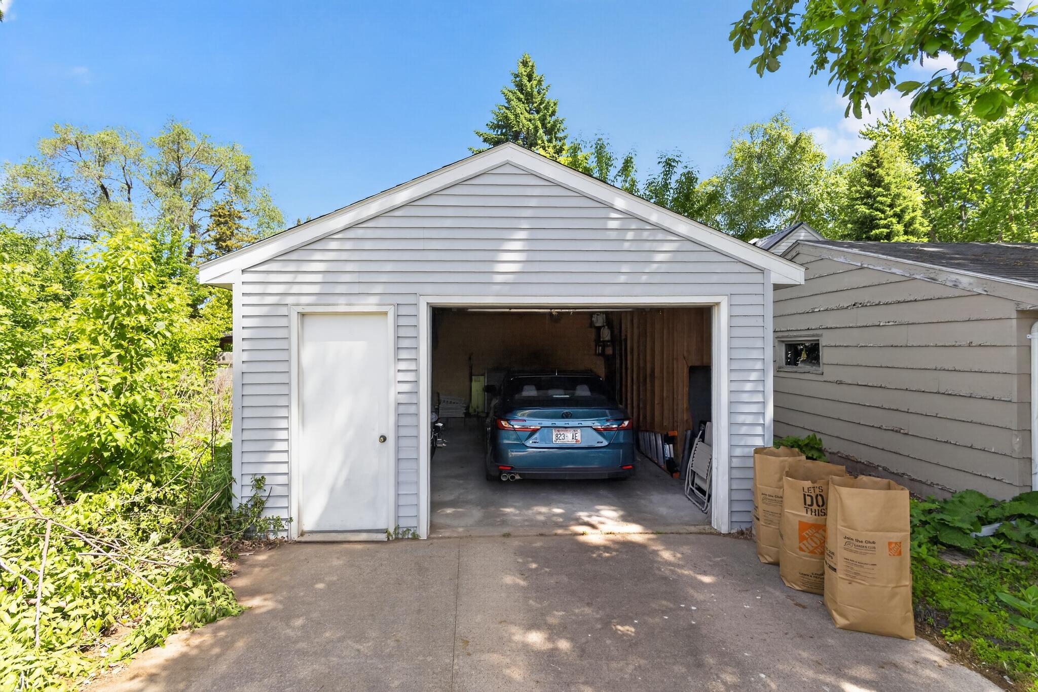 1618 East College Avenue Appleton, WI 54915 - Photo 18 of 18 Garage