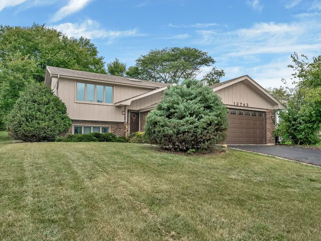 $390,000 | 13743 West Carefree Drive, Homer Glen, IL 60491