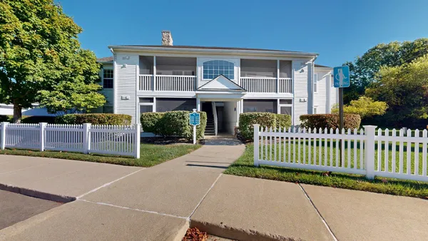 $325,000 | 2678 South Knightsbridge Circle, Ann Arbor, MI 48105