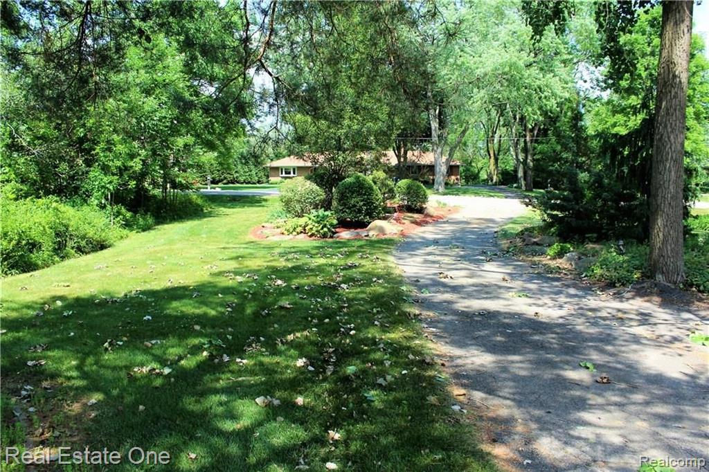 28693 Salem Road Farmington, MI 48334 - Photo 32 of 35