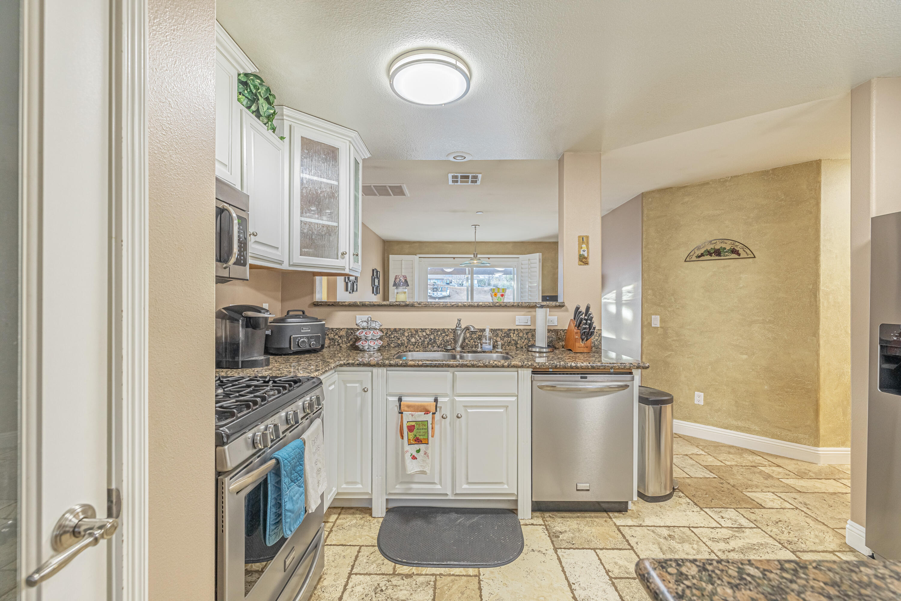 36721 3rd Street West Palmdale, CA 93551 - Photo 11 of 36 Kitchen