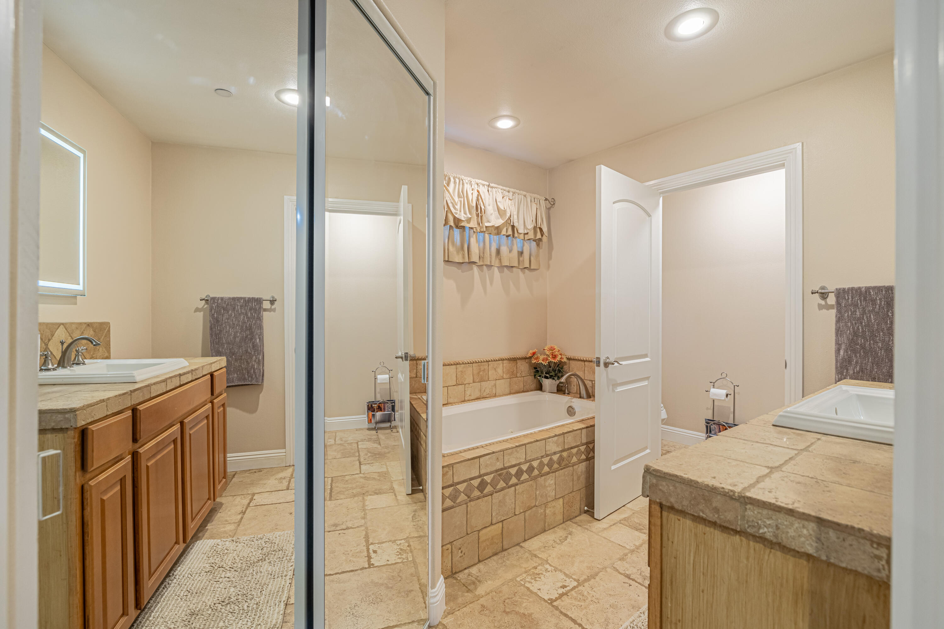 36721 3rd Street West Palmdale, CA 93551 - Photo 25 of 36 Master bathroom