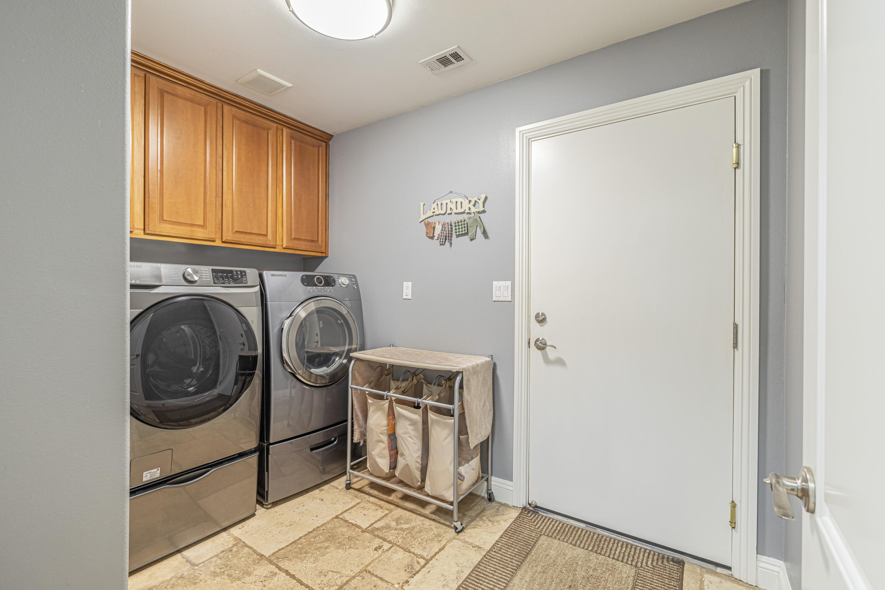 36721 3rd Street West Palmdale, CA 93551 - Photo 29 of 36 Laundry room