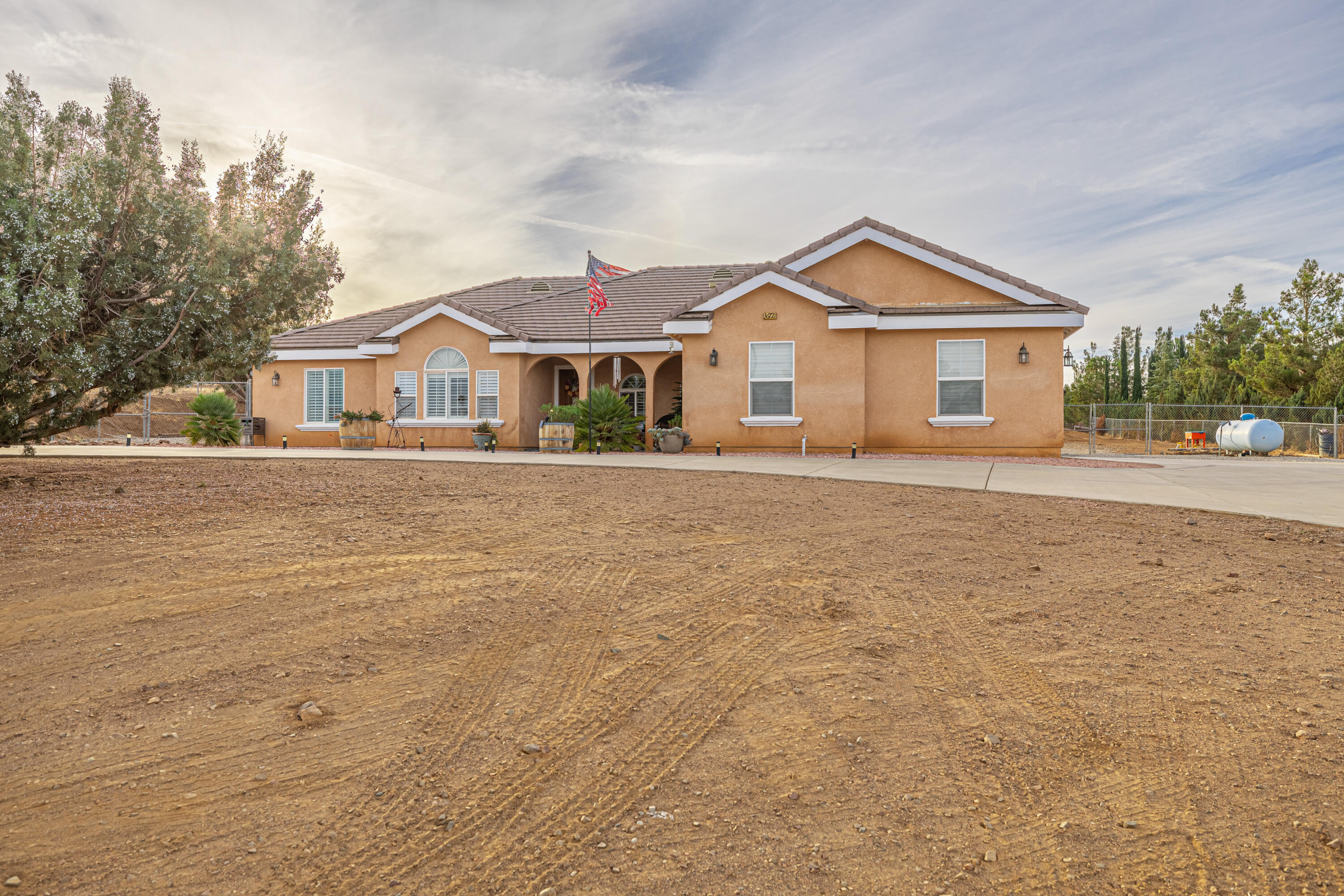 36721 3rd Street West Palmdale, CA 93551 - Photo 34 of 36 Side view of home