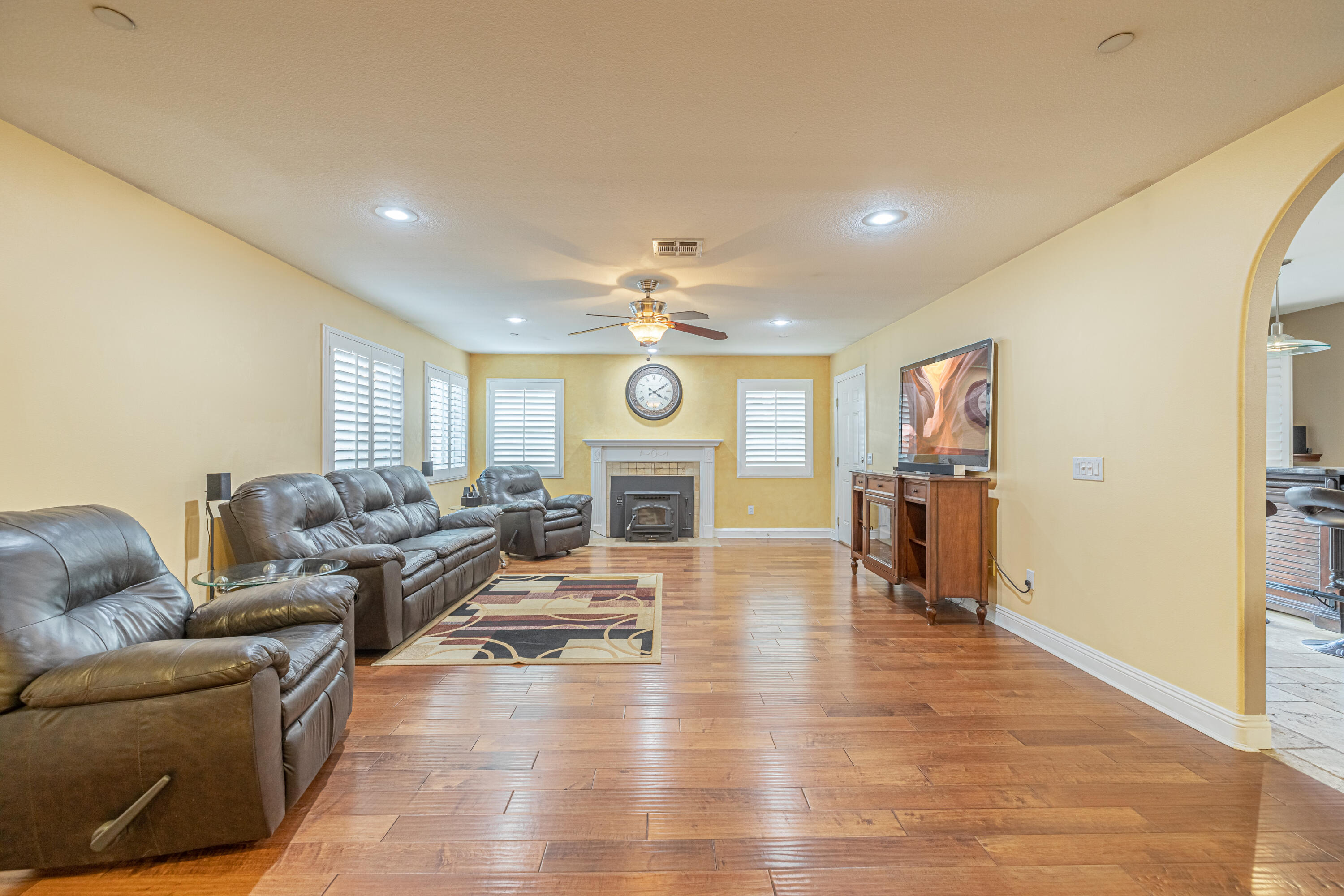 36721 3rd Street West Palmdale, CA 93551 - Photo 7 of 36 Living room