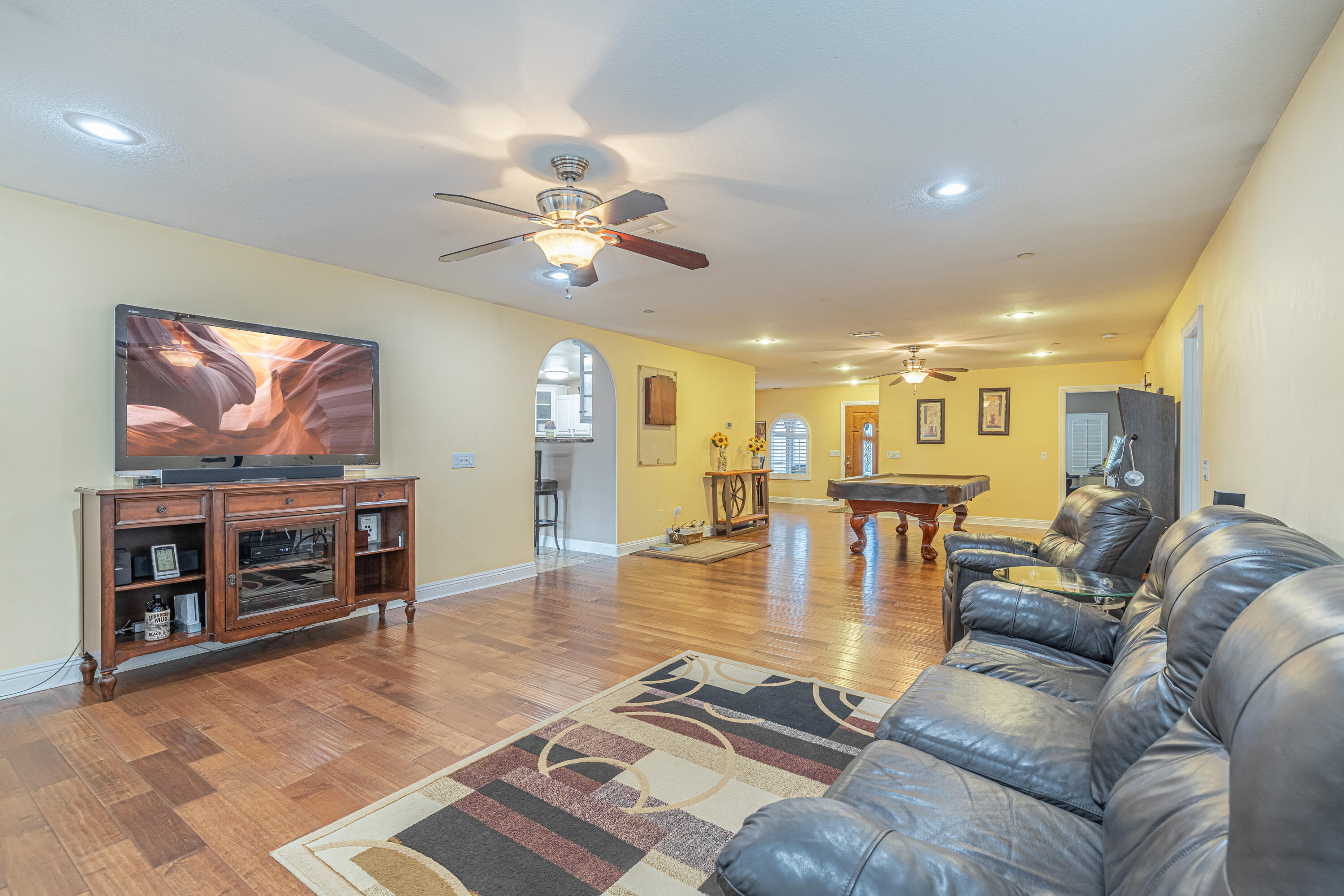 36721 3rd Street West Palmdale, CA 93551 - Photo 8 of 36 Living room