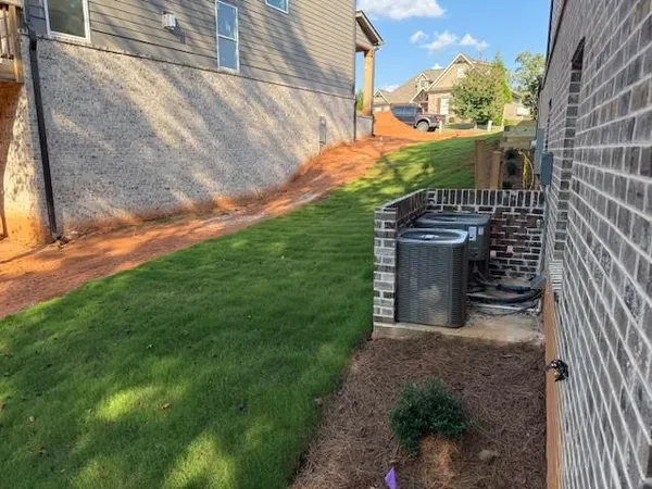 a view of a back yard