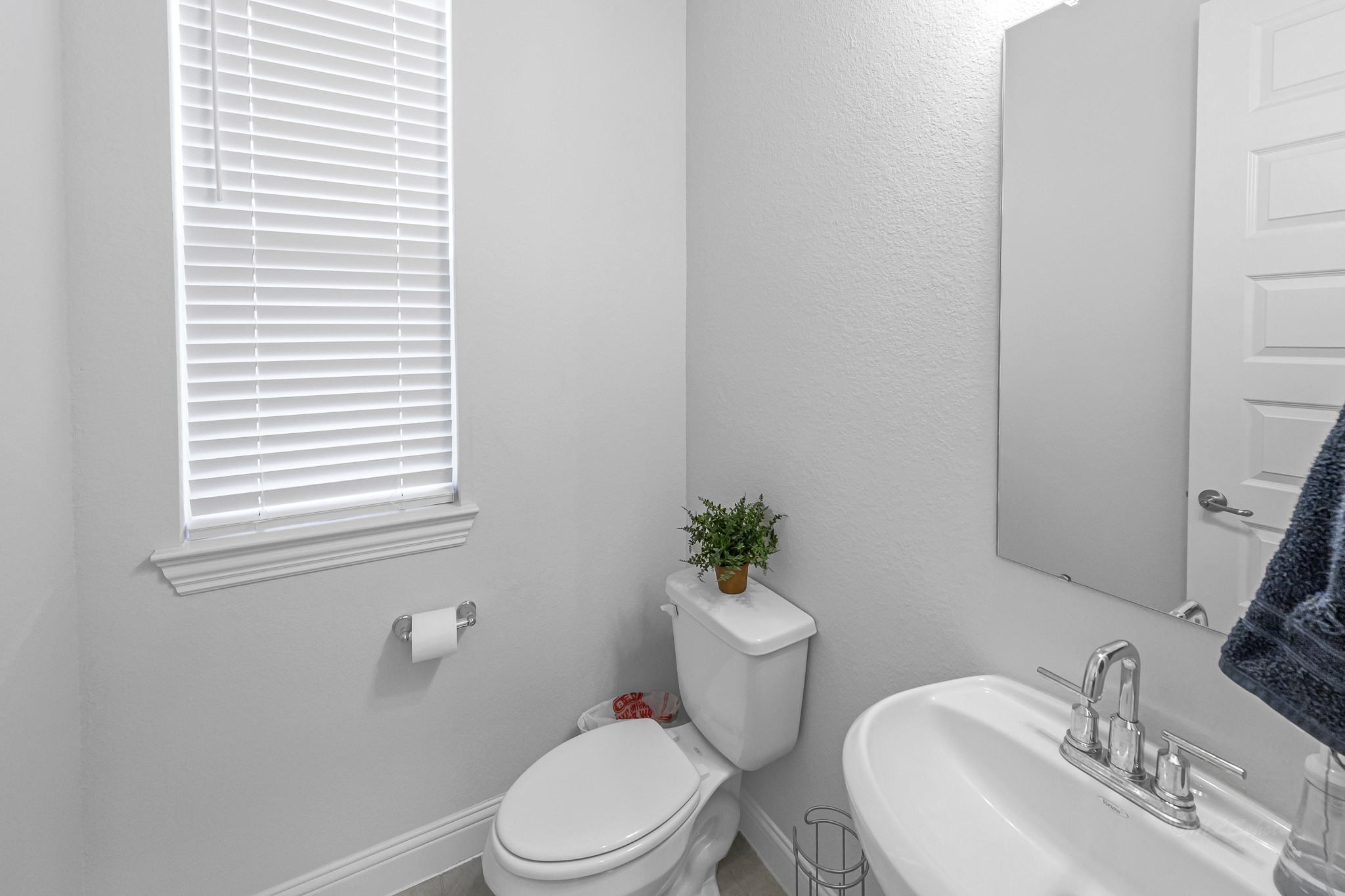 41015 Kimber Lane Magnolia, TX 77354 - Photo 14 of 44 a bathroom with a toilet a sink and a mirror