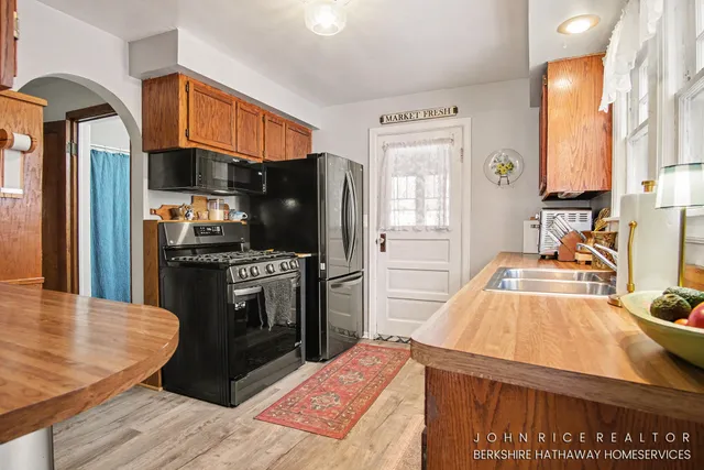 $265,900 | 1224 Plymouth Avenue Northeast, Grand Rapids, MI 49505