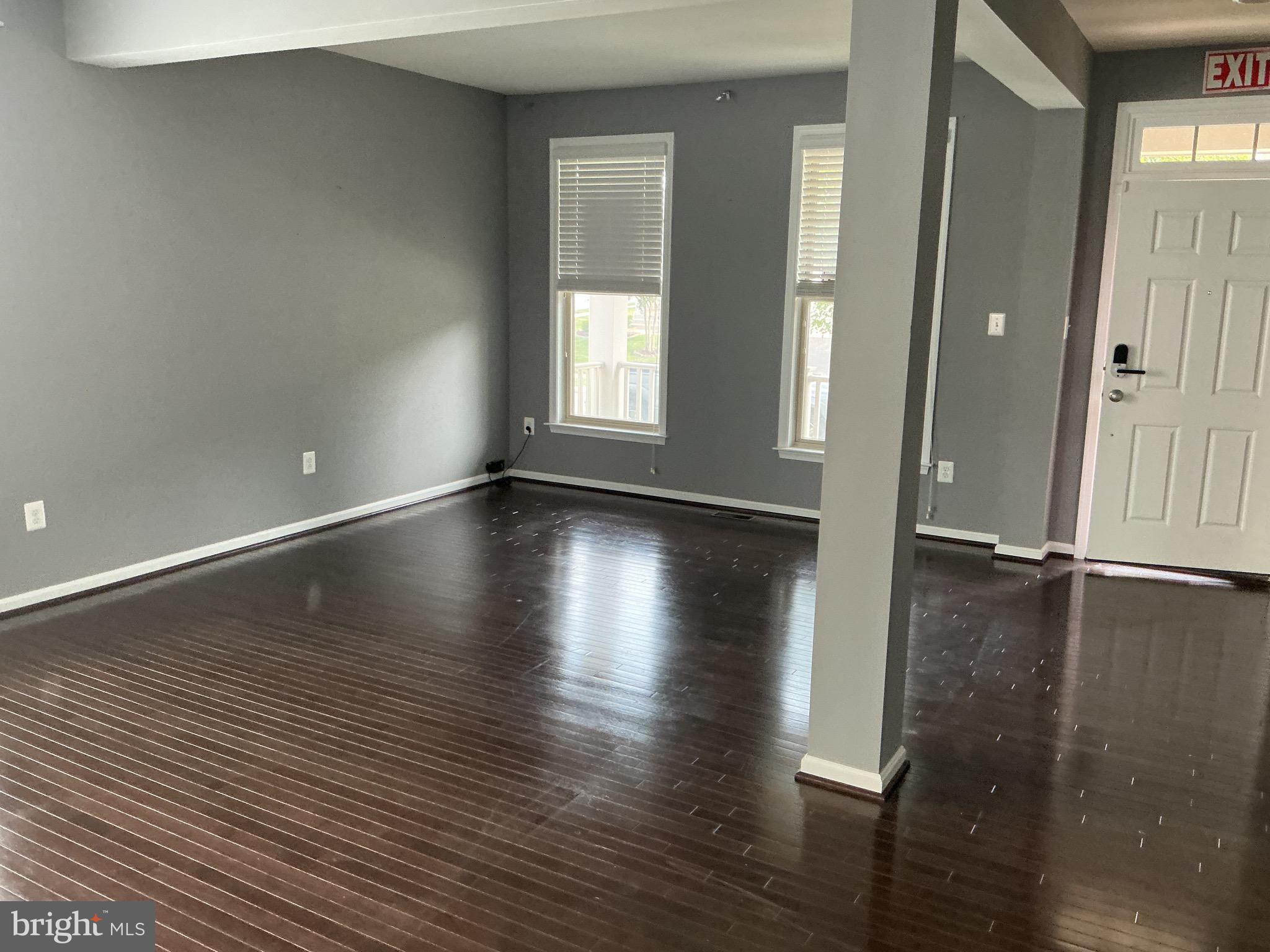 2606 St Nicholas Way Lanham, MD 20706 - Photo 11 of 39 Sitting/living room