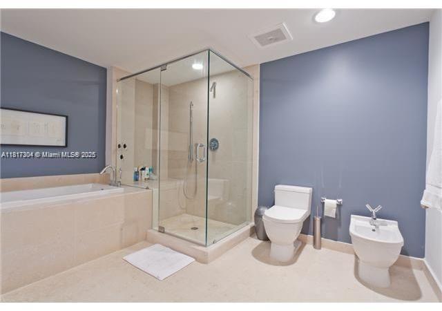 495 Brickell Avenue, Unit 5104 Miami, FL 33131 - Photo 12 of 21 a bathroom with a toilet a sink and bathtub