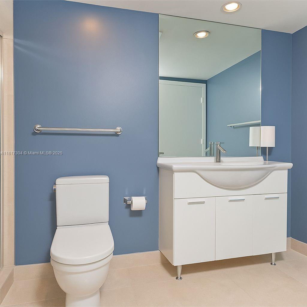 495 Brickell Avenue, Unit 5104 Miami, FL 33131 - Photo 17 of 21 a bathroom with a toilet a sink and mirror