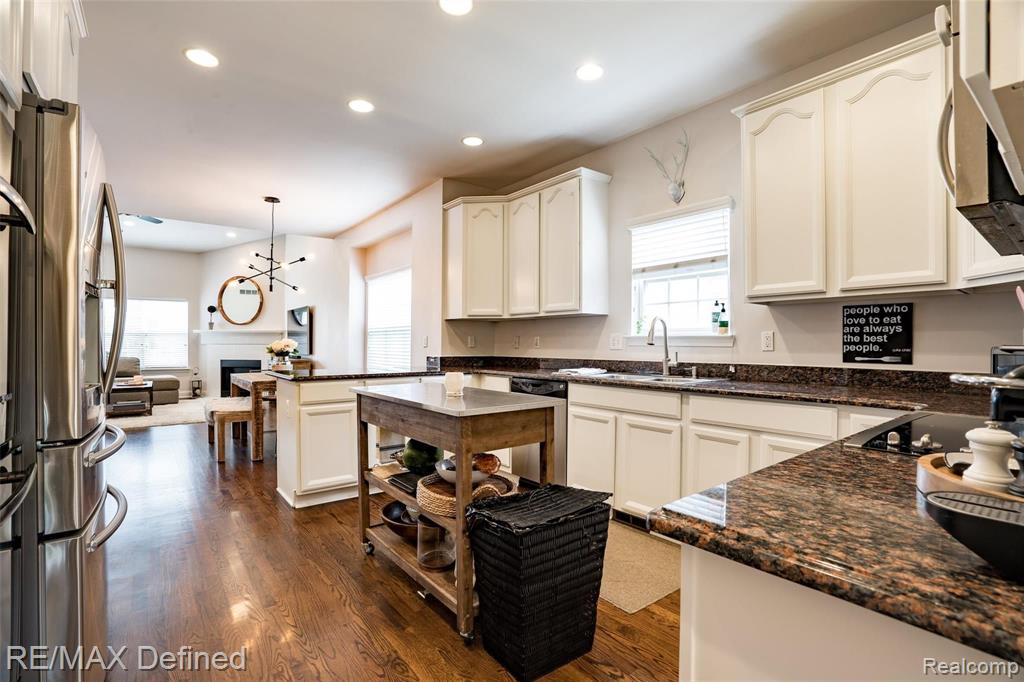 735 East Bluff Court Rochester Hills, MI 48306 - Photo 8 of 53