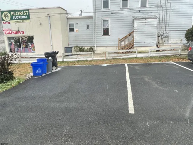 a view of a back yard of the house