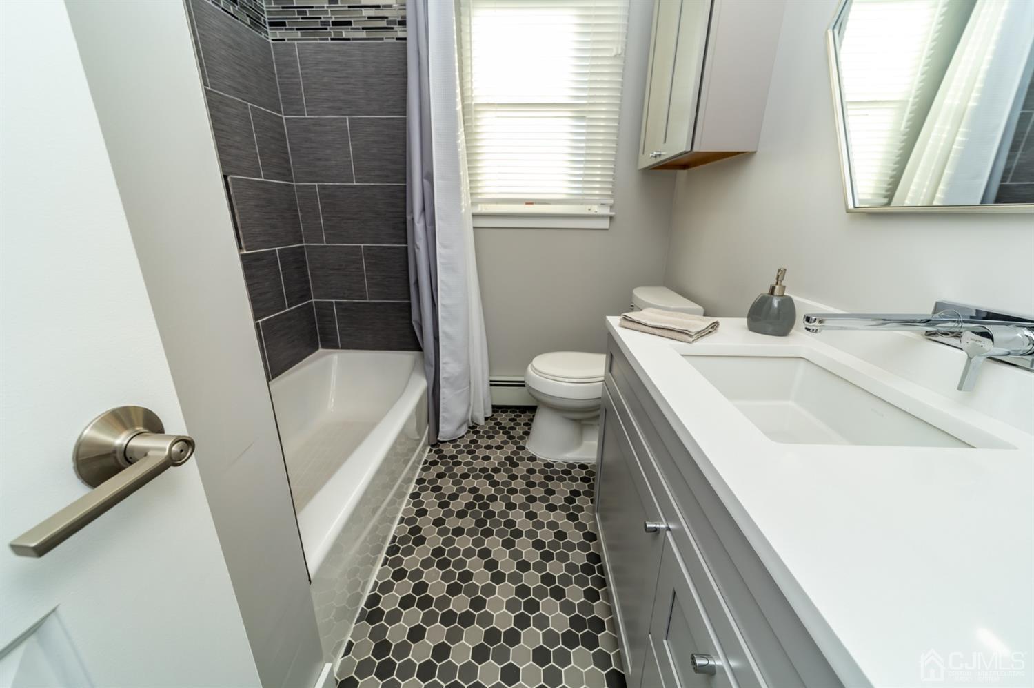 285 Dukes Road Rahway, NJ 07065 - Photo 17 of 25 Gallery Image 17