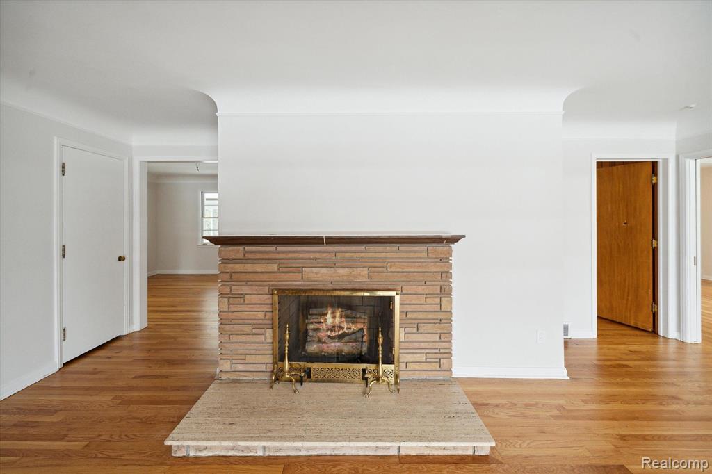 44 Roslyn Road Grosse Pointe Shores, MI 48236 - Photo 10 of 38