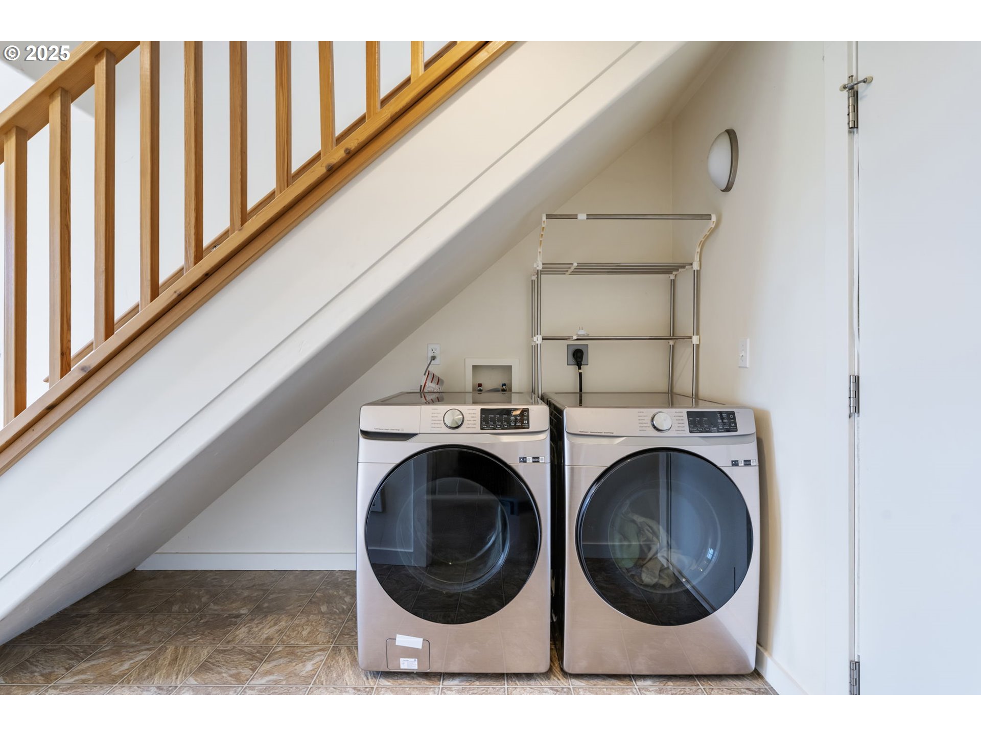 1105 29th Street Hood River, OR 97031 - Photo 17 of 48 Accessory Dwelling Unit