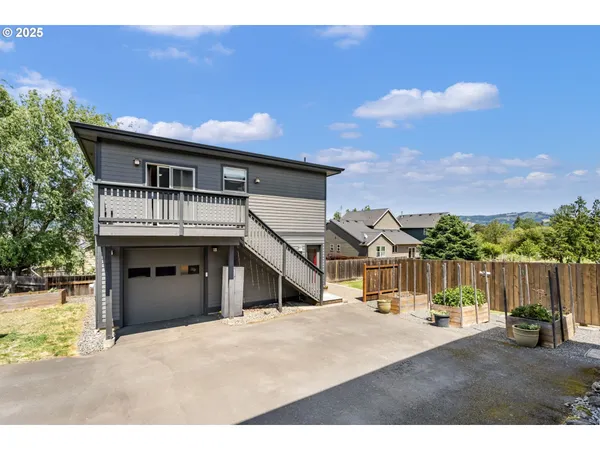 $875,000 | 1105 29th Street, Hood River, OR 97031